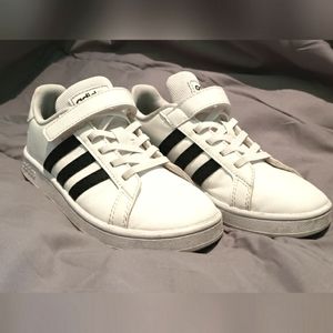 😎 adidas Court Tennis shoes size 1